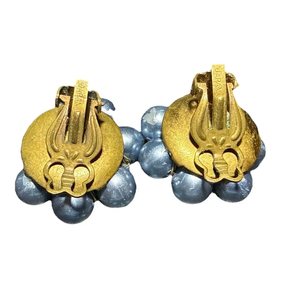 Vintage Blue/Purple AB and Faux Pearl Cluster Clip On Earrings J15-19